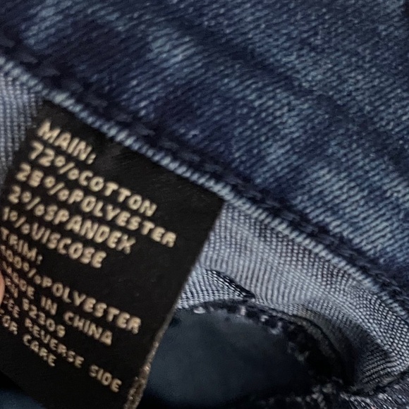 DG2 by Diane Gilman Dark Blue Cropped Jeans Petite Casual Chic Classic - Picture 3 of 5